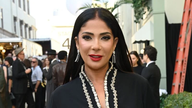 مسلسل طالع نازل: عودة منى زكي للدراما وعرض الحلقات على شاهد