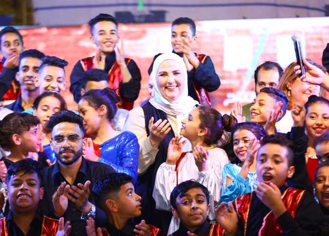 بأمر رئاسي “صرف 1000 جنية مع معاشات تكافل وكرامة” + توزيع علب حلويات المولد للمواطنين .. أكيد الفرحة مش سيعاكم