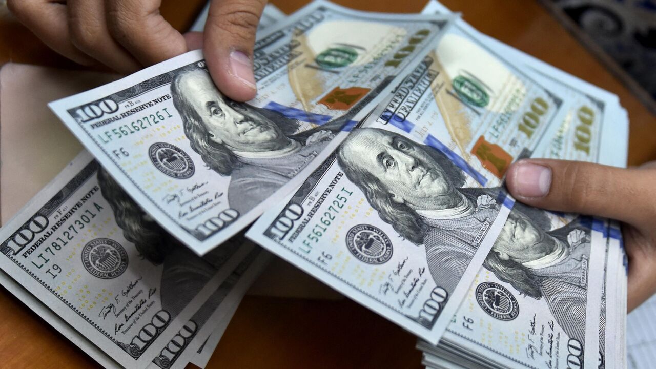كم 100 دولار مقابل الدينار في بورصة الكفاح ومصرف الرافدين