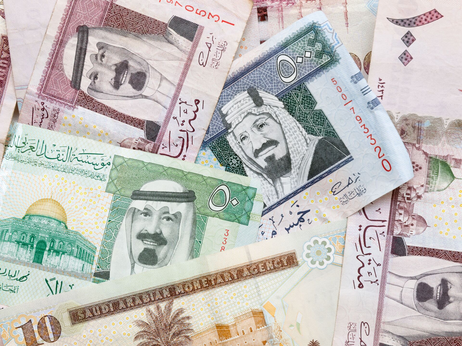 بعد التوجيه بصرف المكرمة الملكية.. هل شمل الإيعاز رجعة بدل غلاء المعيشة للمؤهلين له اليوم؟
