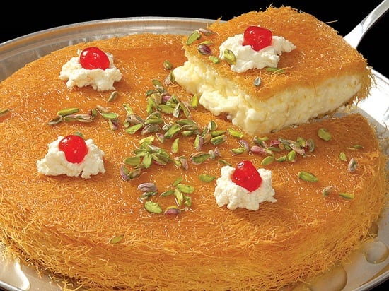 «بخطوات بسيطة وطعم خرافي».. طريقة تحضير الكنافة بالقشطة في المنزل أحسن من الجاهزة.. جربيها وهتدعيلي!!