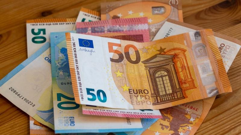 سعر اليورو اليوم الجمعة 12 يوليو 2024 مقابل الجنيه في بداية التعاملات الفترة المسائية